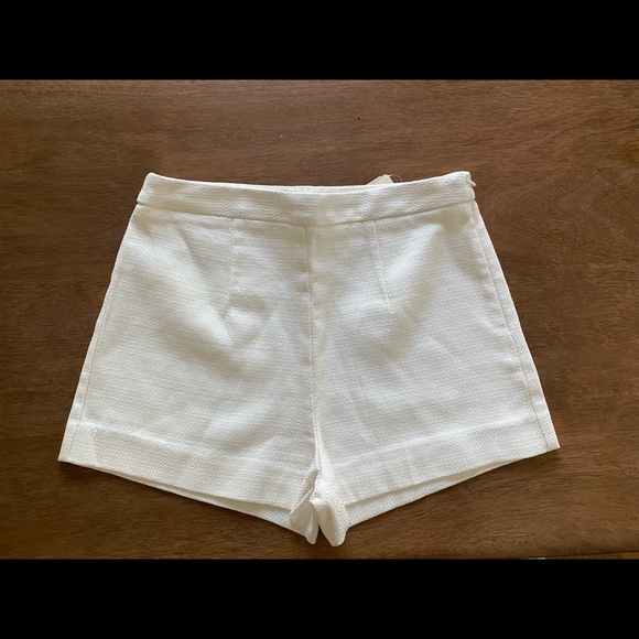 Forever 21 Pants - NWT Forever 21 White shorts | Small